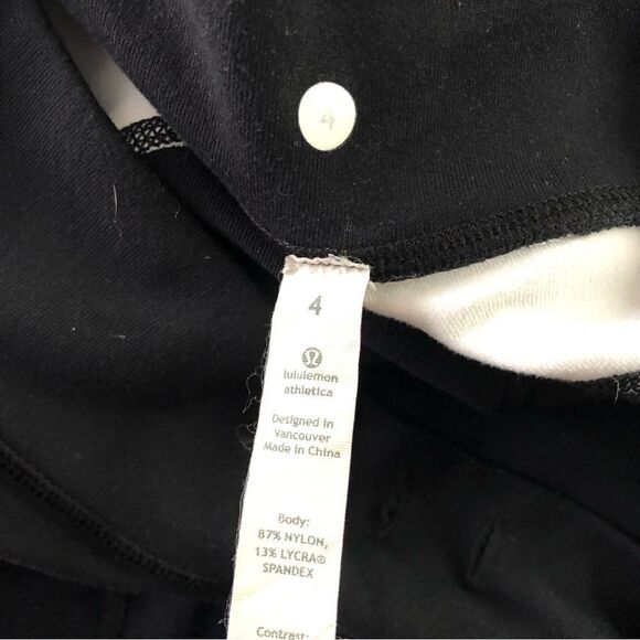 𝅺lululemon Size 4 Black/White Capri Pants - Picture 5 of 5